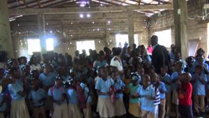 Escola dos Gideões no Haiti agradecem aos contribuintes