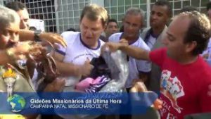 Gravatas e ternos enviados aos missionários no nordeste