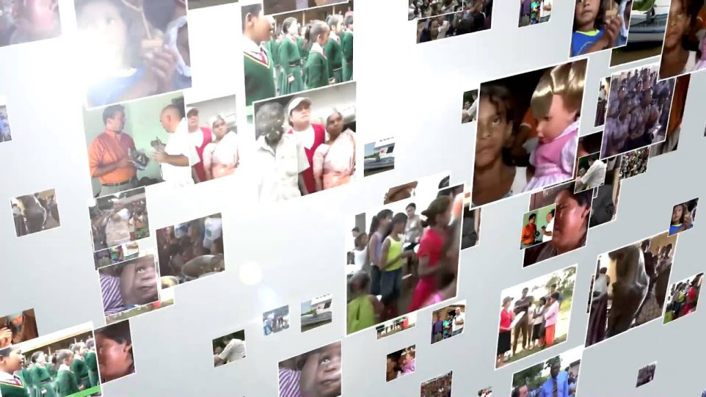 Distribuição do material didático para os professores no Haiti