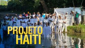 Gideões realiza mais um batismo em águas no Haiti