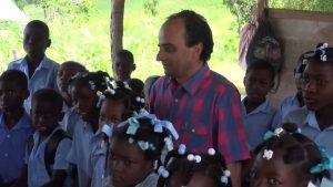 Gideões evangelizando as crianças no Haiti