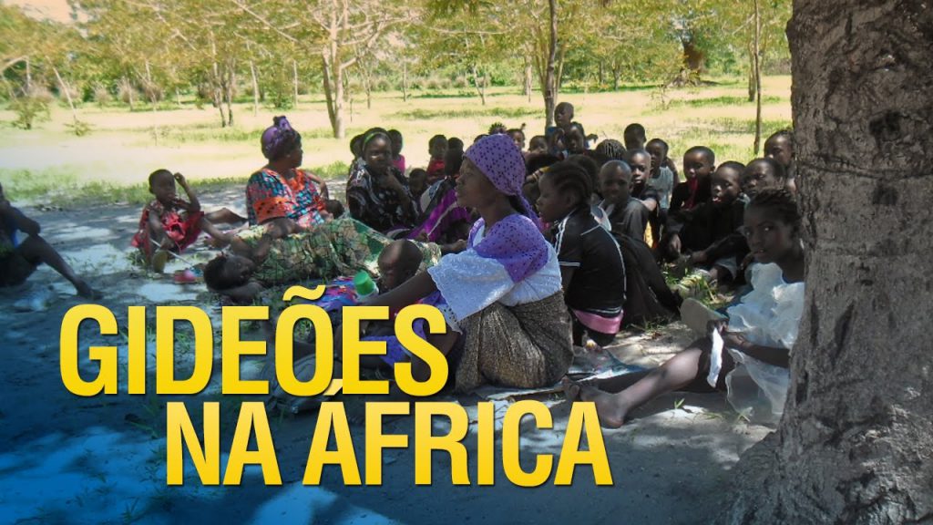 Gideões enviar mais de 1000 pares de chinelos para a África