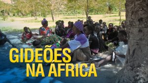 Gideões enviar mais de 1000 pares de chinelos para a África