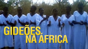 Batismo em águas realizado em Moçambique África