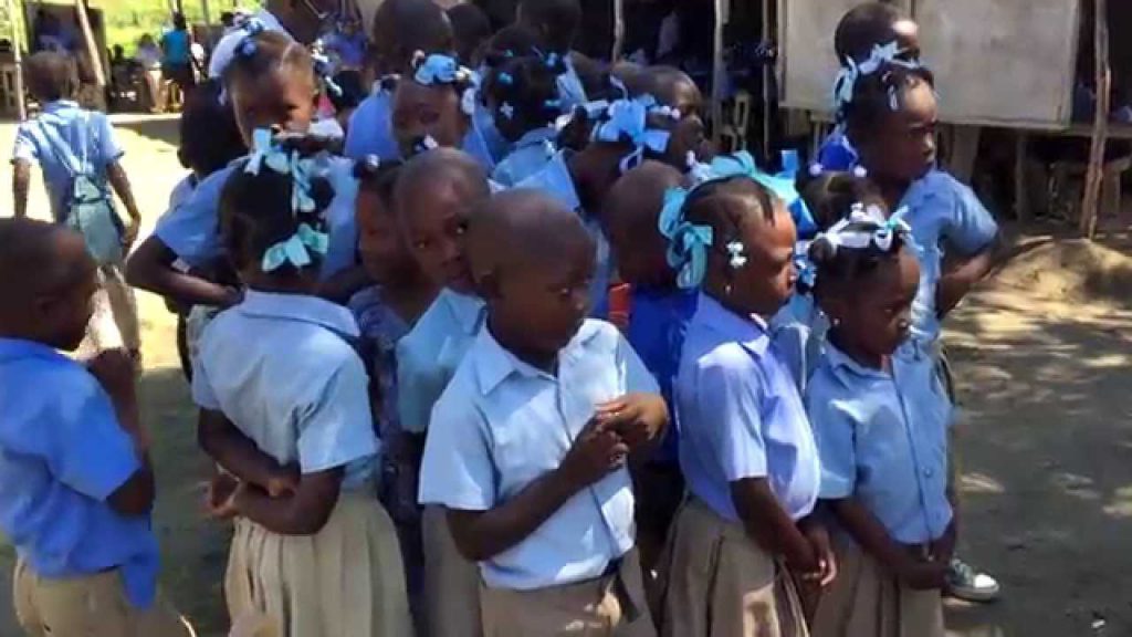 Uniformes para nossa escola missionária no Haiti