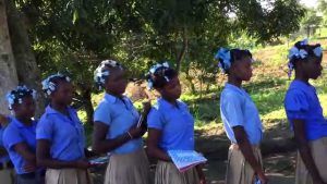 Gideões entrega material escolar no HAITI