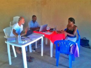 Trabalho de tradução da bíblia na Angola