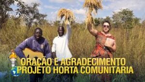 Oração e agradecimento pelo projeto horta comunitária