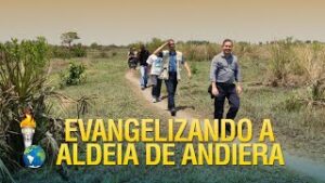 Gideões evangelizando a aldeia de Andiera