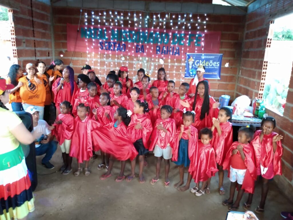 Gideões com parceria do Instituto Tia Jô e Gaditas  realizam o Natal Missionário de Fé no sertão da Bahia